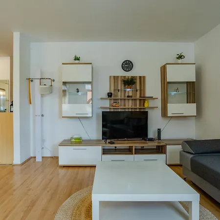 Six Corners - Sunny Corner *