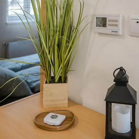 Six Corners - Sunny Corner Apartman