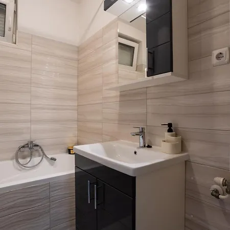 Six Corners - Sunny Corner *